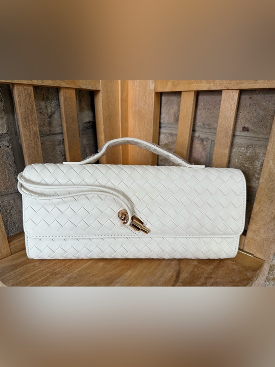 Few Moda Handbags - NWOT Few Moda Theia Clutch